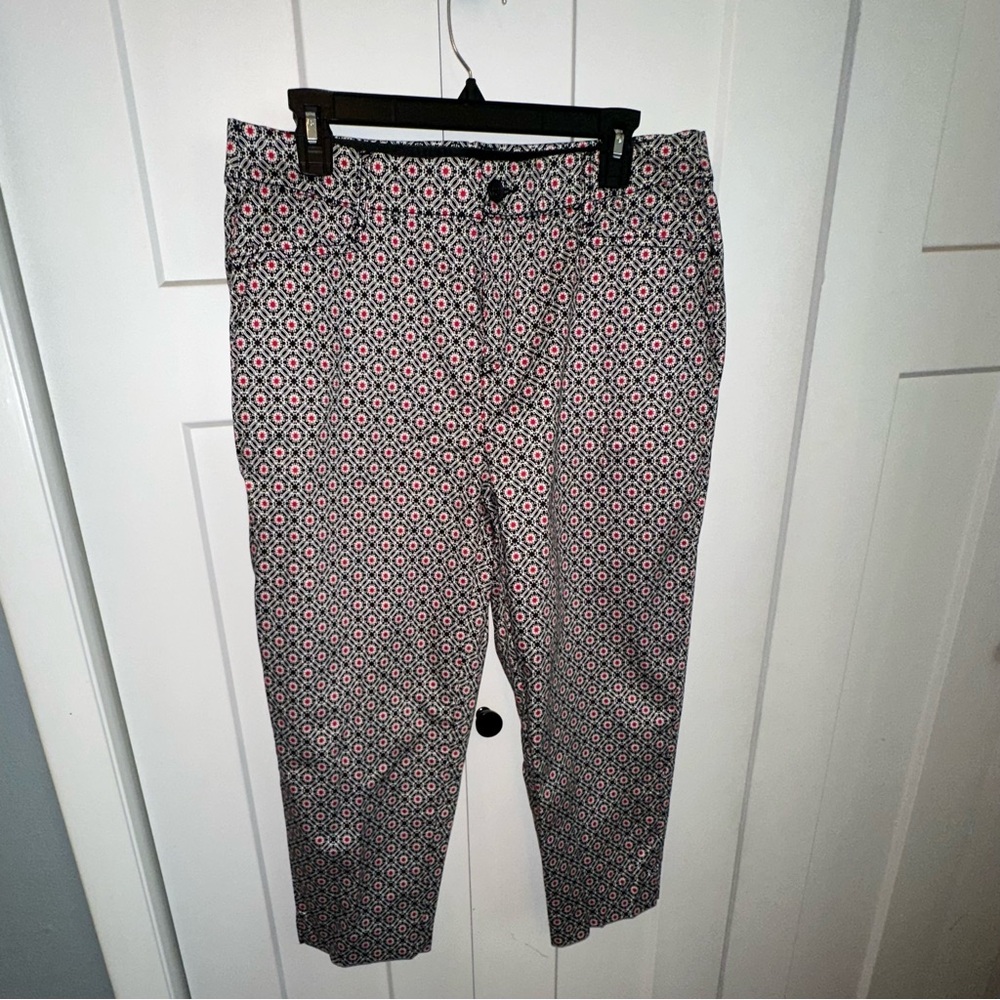Chic Black Red and White Patterned Cropped Pants